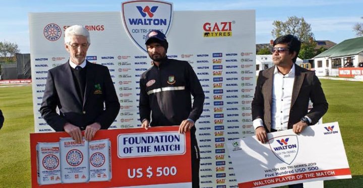 ম্যাচসেরা না হয়েও মাশরাফি পেলেন পুরস্কার